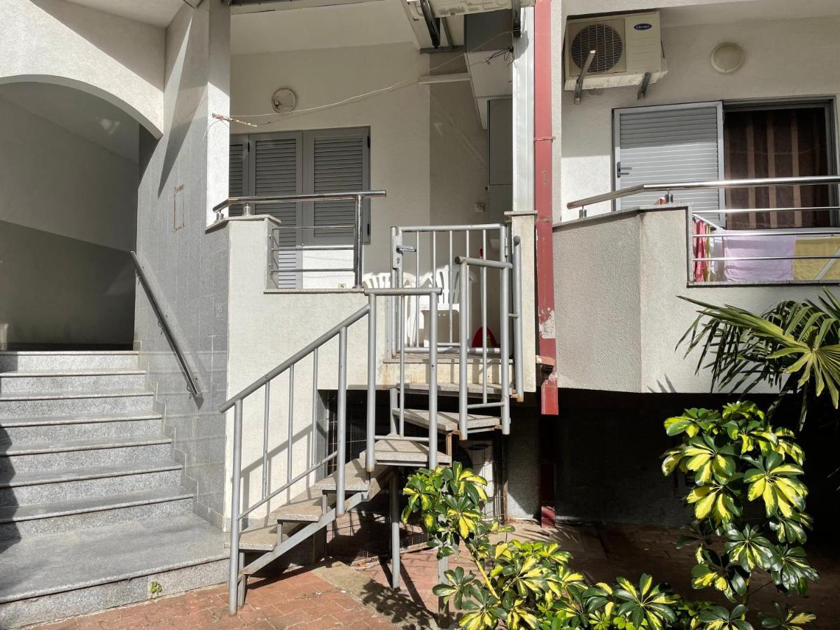 Apartments Zevs ブドヴァ エクステリア 写真